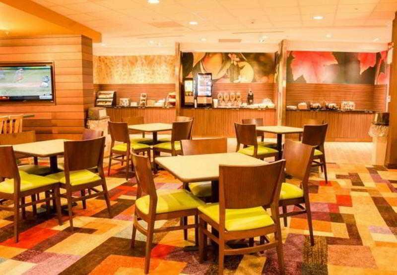 Fairfield Inn & Suites By Marriott Moncton Exterior photo